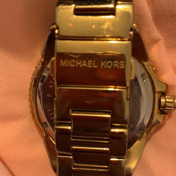 COPY - Gold Pave incrusted MK watch - Picture 5 of 5